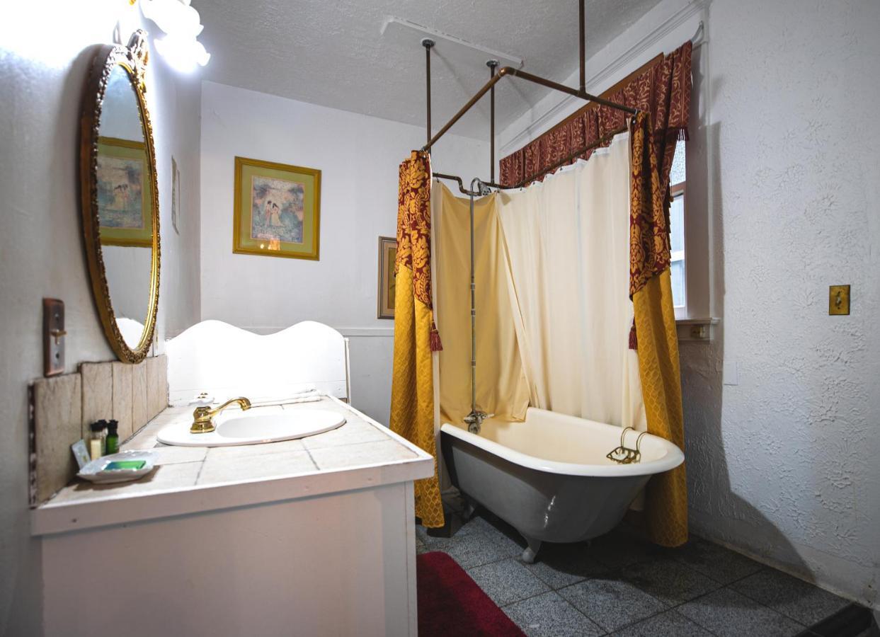 Bisbee Grand Hotel Bagian luar foto